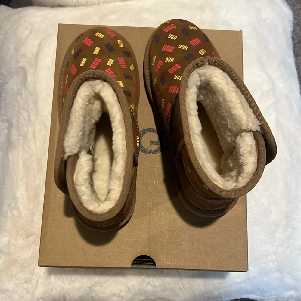 UGG JONA CONFETTI LOGO MINI BOOTS -CHESTNUT SUEDE -UGGPURE LINED -BIG KIDS US 5